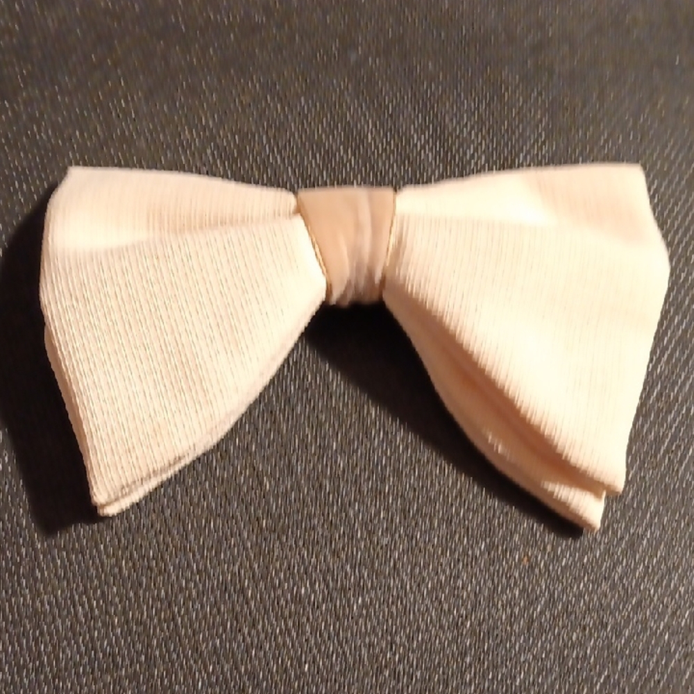 Vintage Style Cream Bow Tie